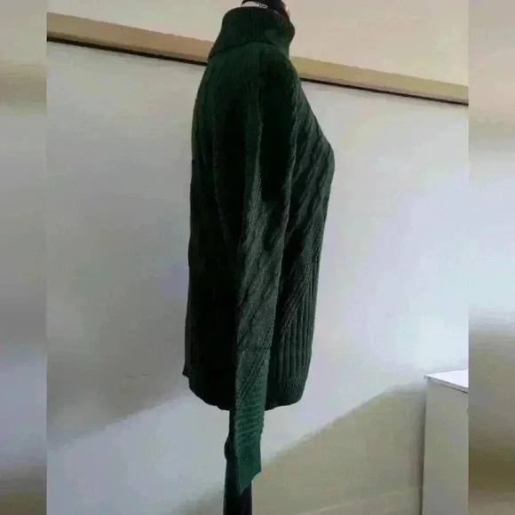 AMAZON  BRAND | Women's Dark Green Cold Shoulder Oversized Knitted Sweat… - Picture 6 of 7